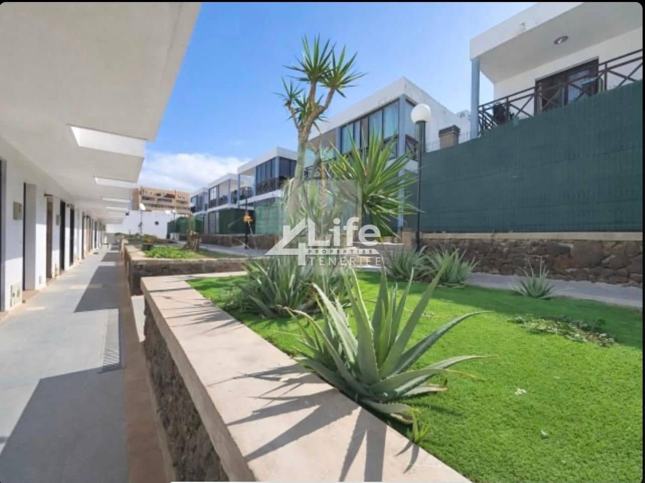 2 soveværelse Lejlighed til salg i Playa de las Americas med swimmingpool - € 415.000 (Ref: 9891192)
