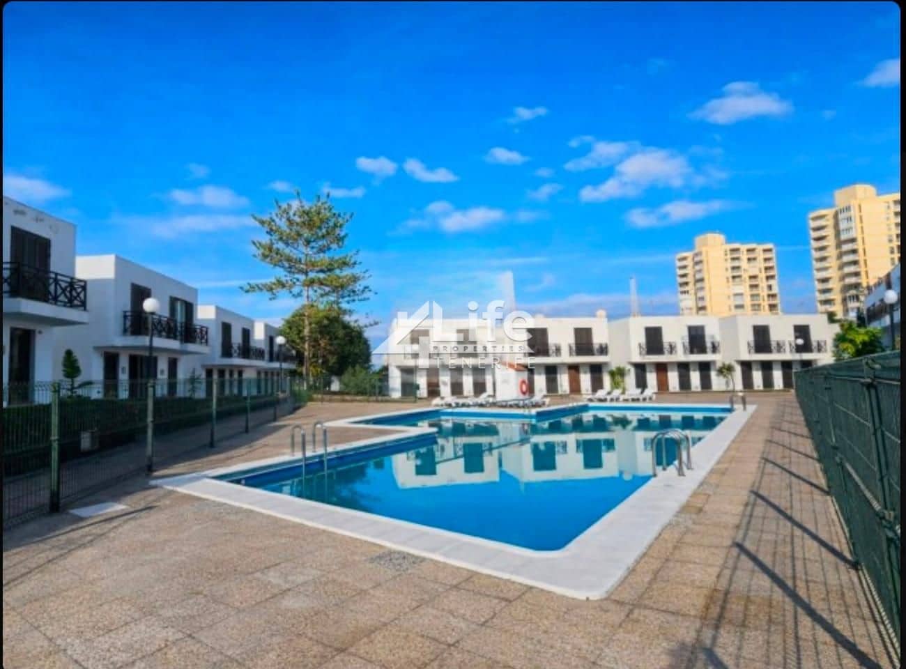 2 soveværelse Lejlighed til salg i Playa de las Americas med swimmingpool - € 415.000 (Ref: 9891192)