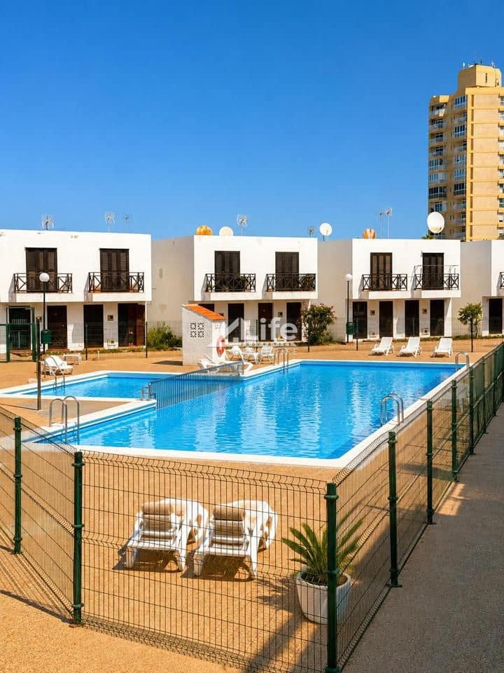 2 bedroom Flat for sale in Playa de las Americas with pool - € 415,000 (Ref: 9891192)