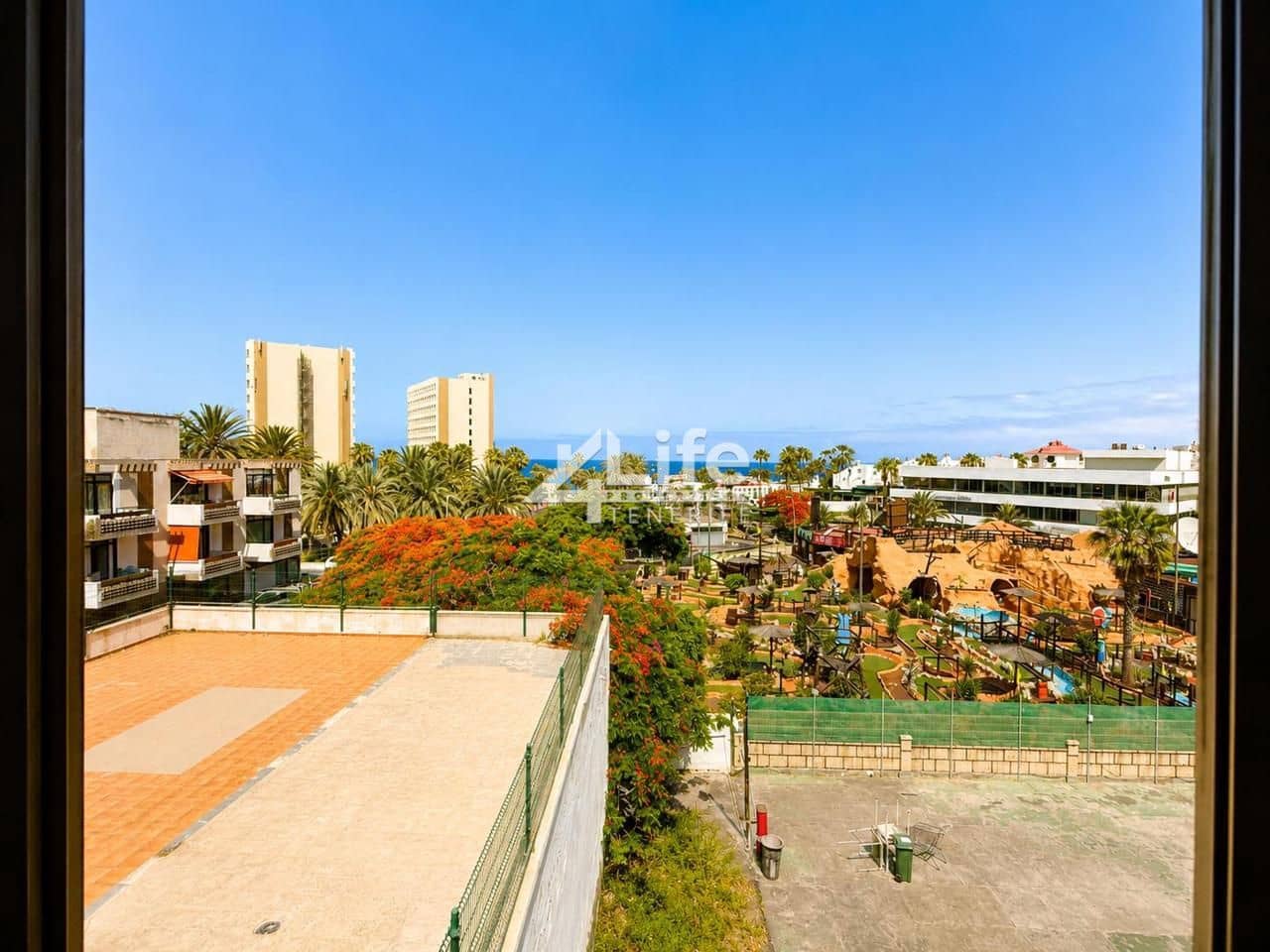 2 bedroom Flat for sale in Playa de las Americas with pool - € 415,000 (Ref: 9891192)