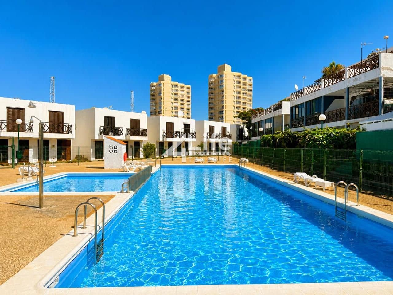2 bedroom Flat for sale in Playa de las Americas with pool - € 415,000 (Ref: 9891192)