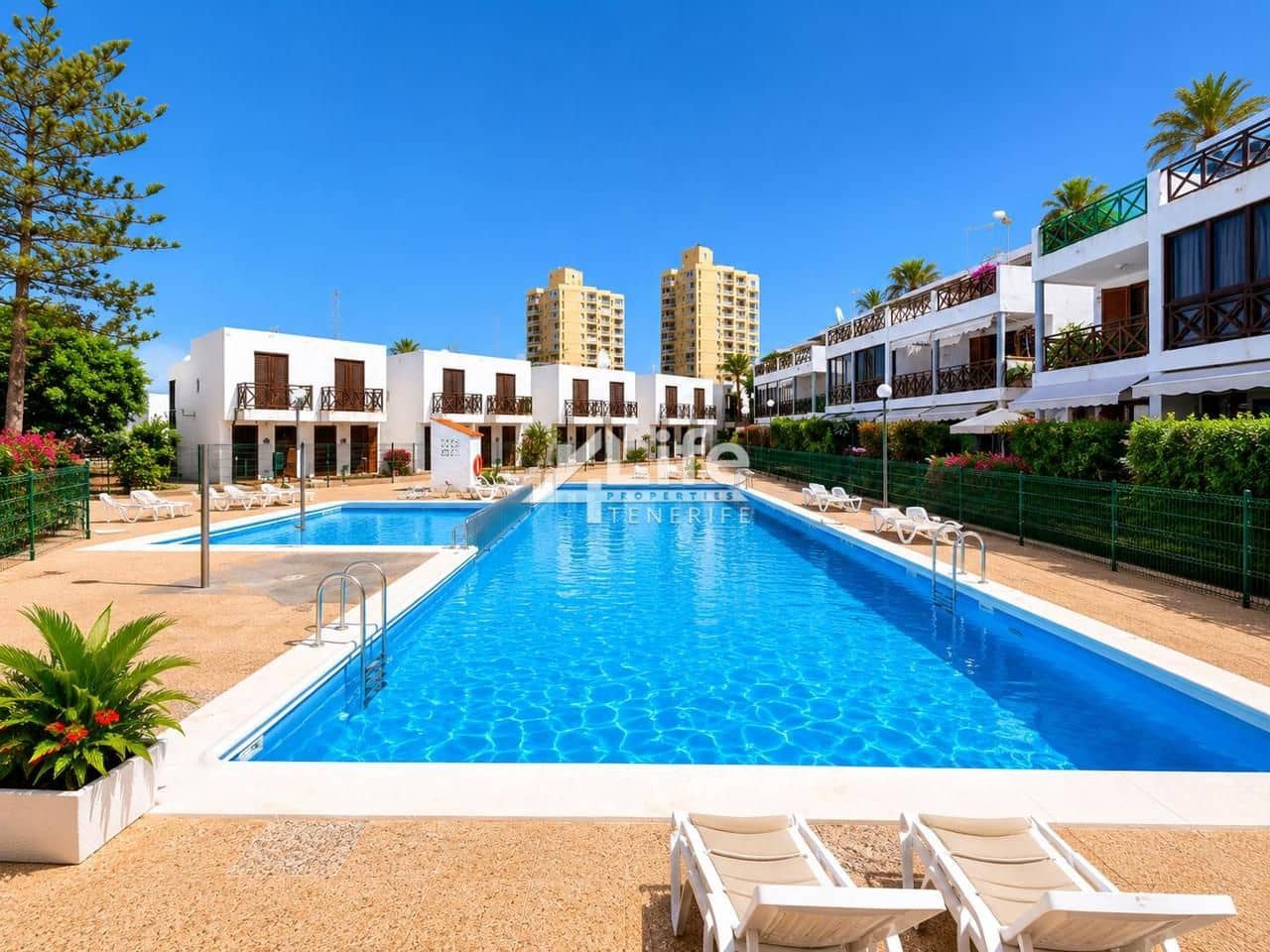 2 bedroom Flat for sale in Playa de las Americas with pool - € 415,000 (Ref: 9891192)