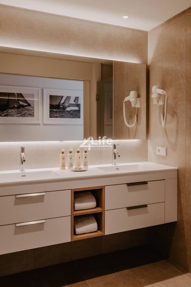 3 Zimmer Wohnung zu verkaufen in Adeje mit Pool Garage - 1.600.000 € (Ref: 9897402)