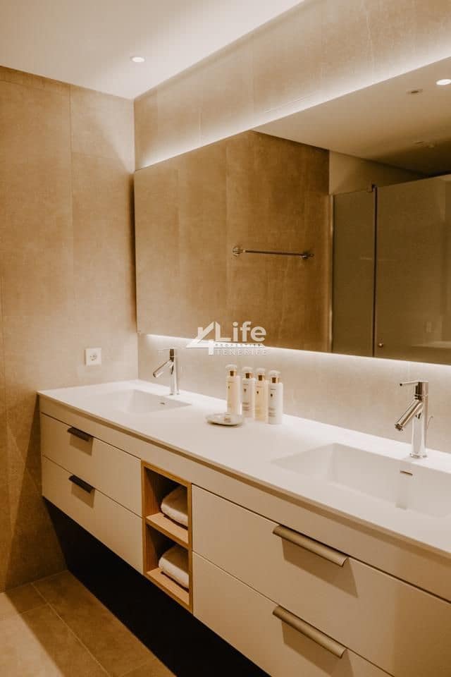 3 Zimmer Wohnung zu verkaufen in Adeje mit Pool Garage - 1.600.000 € (Ref: 9897402)