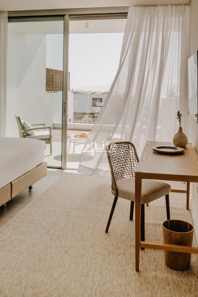 3 Zimmer Wohnung zu verkaufen in Adeje mit Pool Garage - 1.600.000 € (Ref: 9897402)