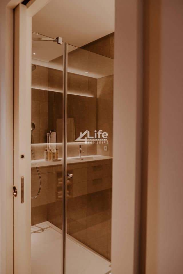 3 Zimmer Wohnung zu verkaufen in Adeje mit Pool Garage - 1.600.000 € (Ref: 9897402)
