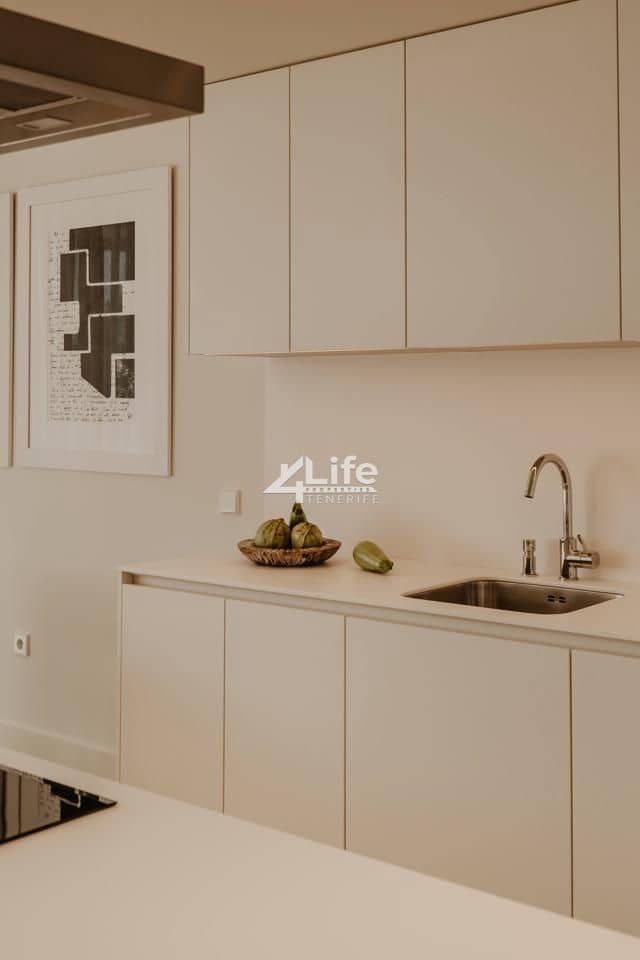 3 Zimmer Wohnung zu verkaufen in Adeje mit Pool Garage - 1.600.000 € (Ref: 9897402)
