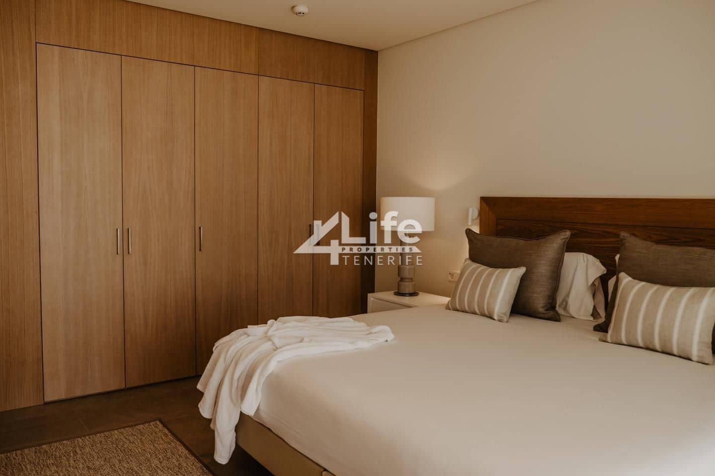 3 Zimmer Wohnung zu verkaufen in Adeje mit Pool Garage - 1.600.000 € (Ref: 9897402)