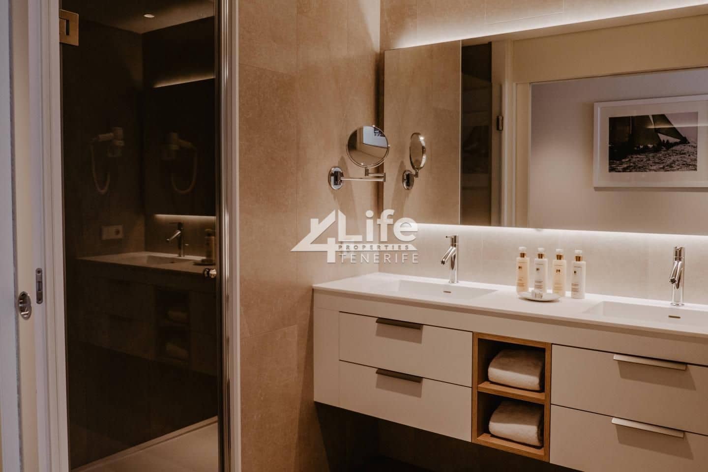 3 Zimmer Wohnung zu verkaufen in Adeje mit Pool Garage - 1.600.000 € (Ref: 9897402)