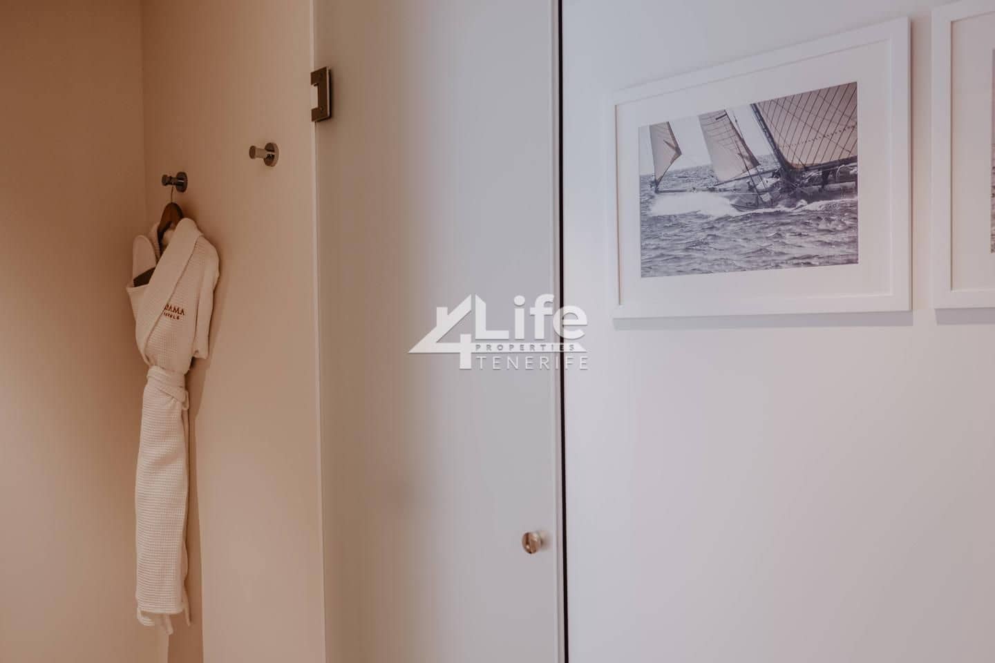 3 Zimmer Wohnung zu verkaufen in Adeje mit Pool Garage - 1.600.000 € (Ref: 9897402)