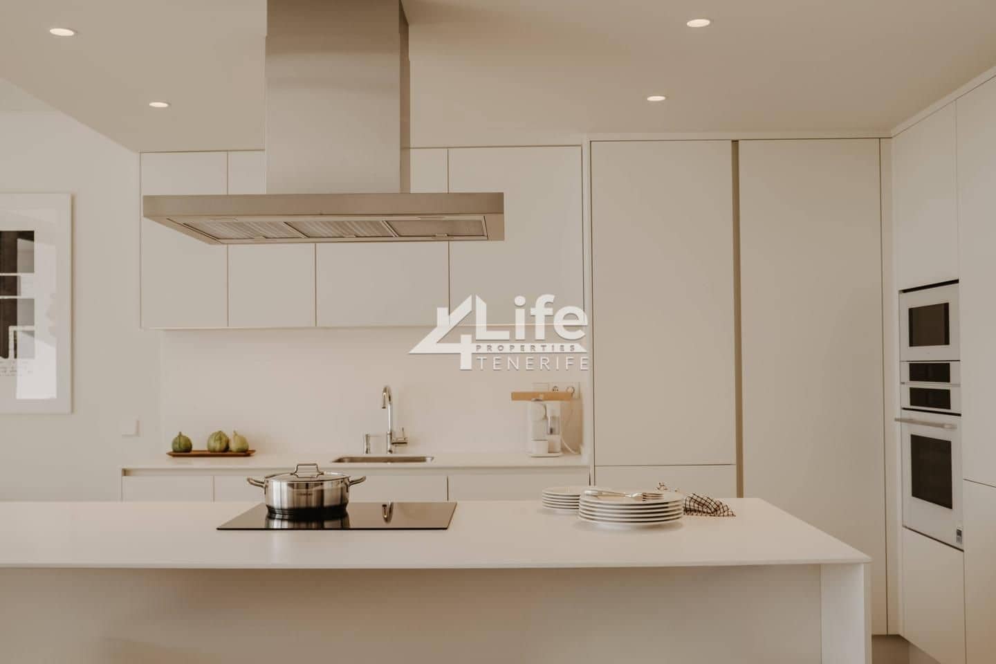 3 Zimmer Wohnung zu verkaufen in Adeje mit Pool Garage - 1.600.000 € (Ref: 9897402)