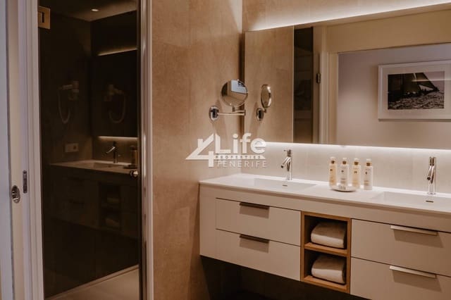 3 Zimmer Wohnung zu verkaufen in Adeje mit Pool Garage - 1.600.000 € (Ref: 9897402)