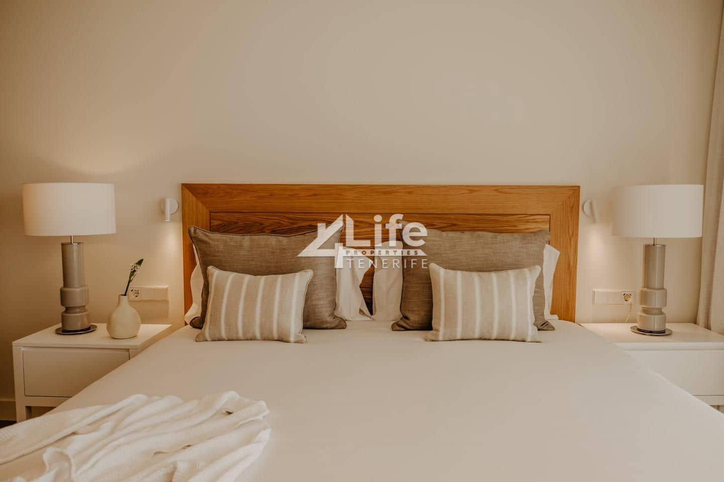 3 Zimmer Wohnung zu verkaufen in Adeje mit Pool Garage - 1.600.000 € (Ref: 9897402)
