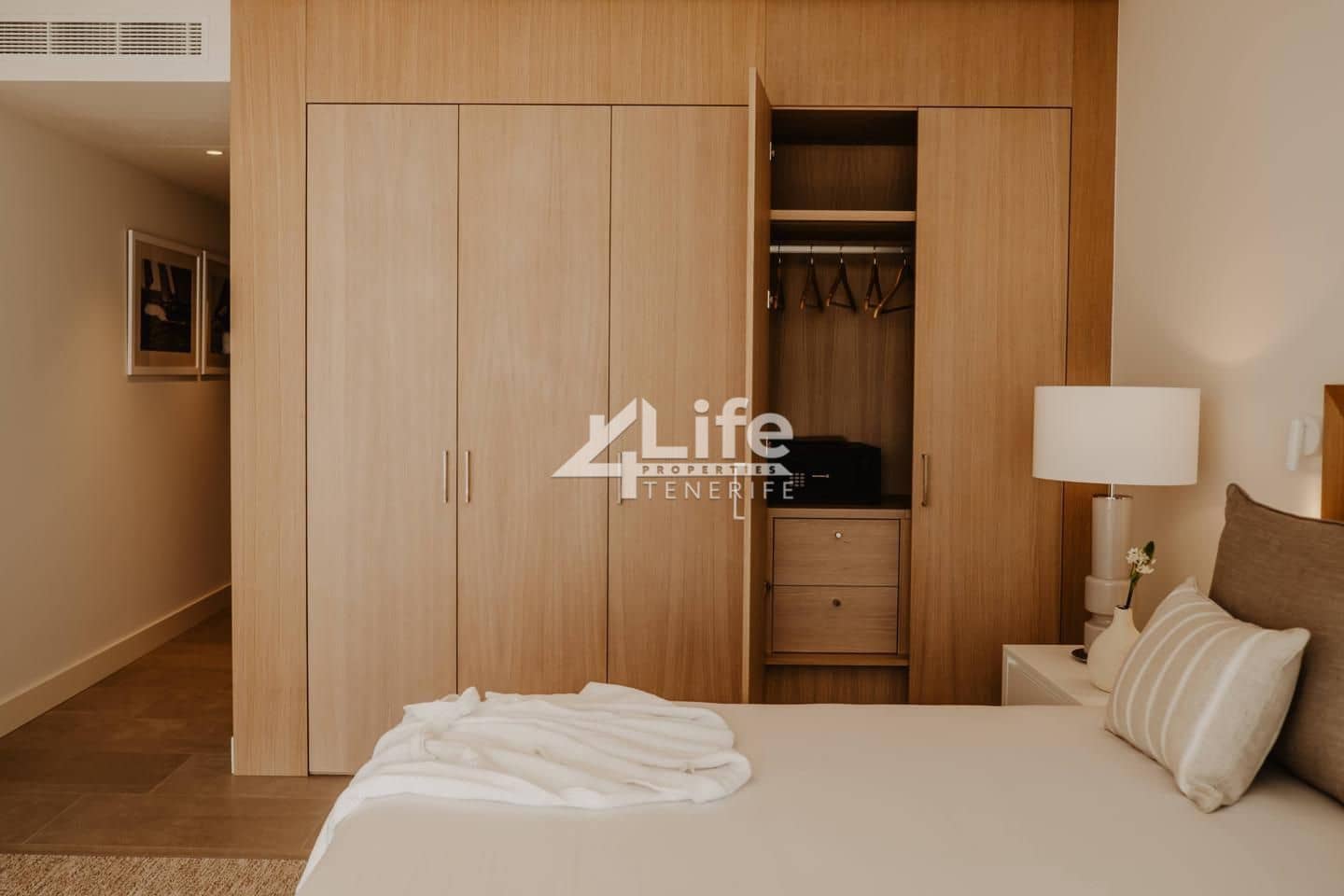 3 Zimmer Wohnung zu verkaufen in Adeje mit Pool Garage - 1.600.000 € (Ref: 9897402)