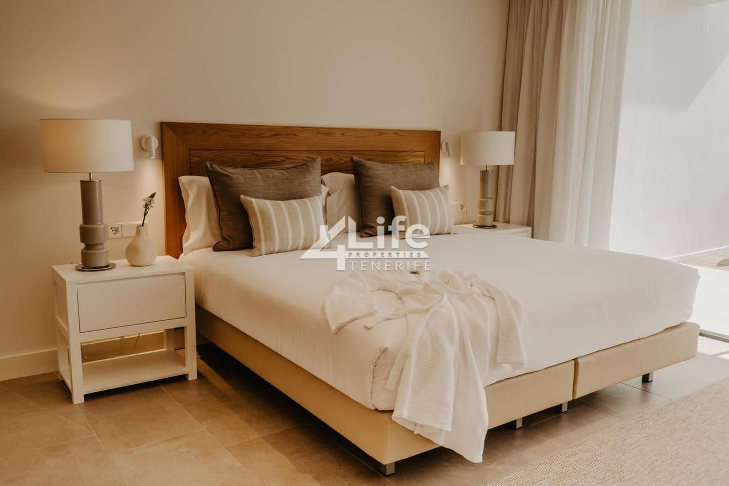 3 Zimmer Wohnung zu verkaufen in Adeje mit Pool Garage - 1.600.000 € (Ref: 9897402)
