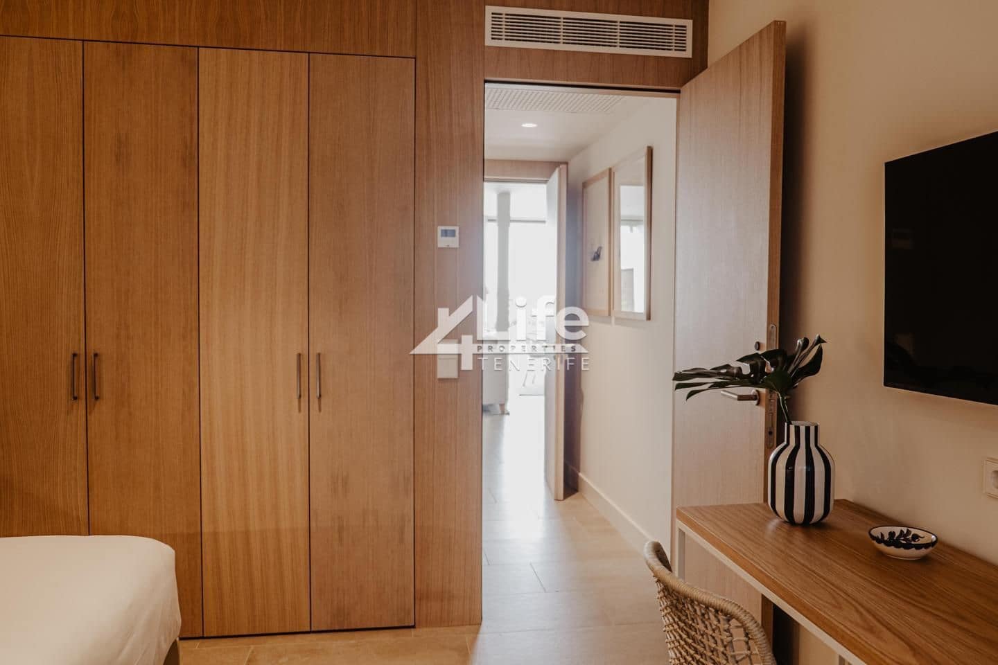 3 Zimmer Wohnung zu verkaufen in Adeje mit Pool Garage - 1.600.000 € (Ref: 9897402)