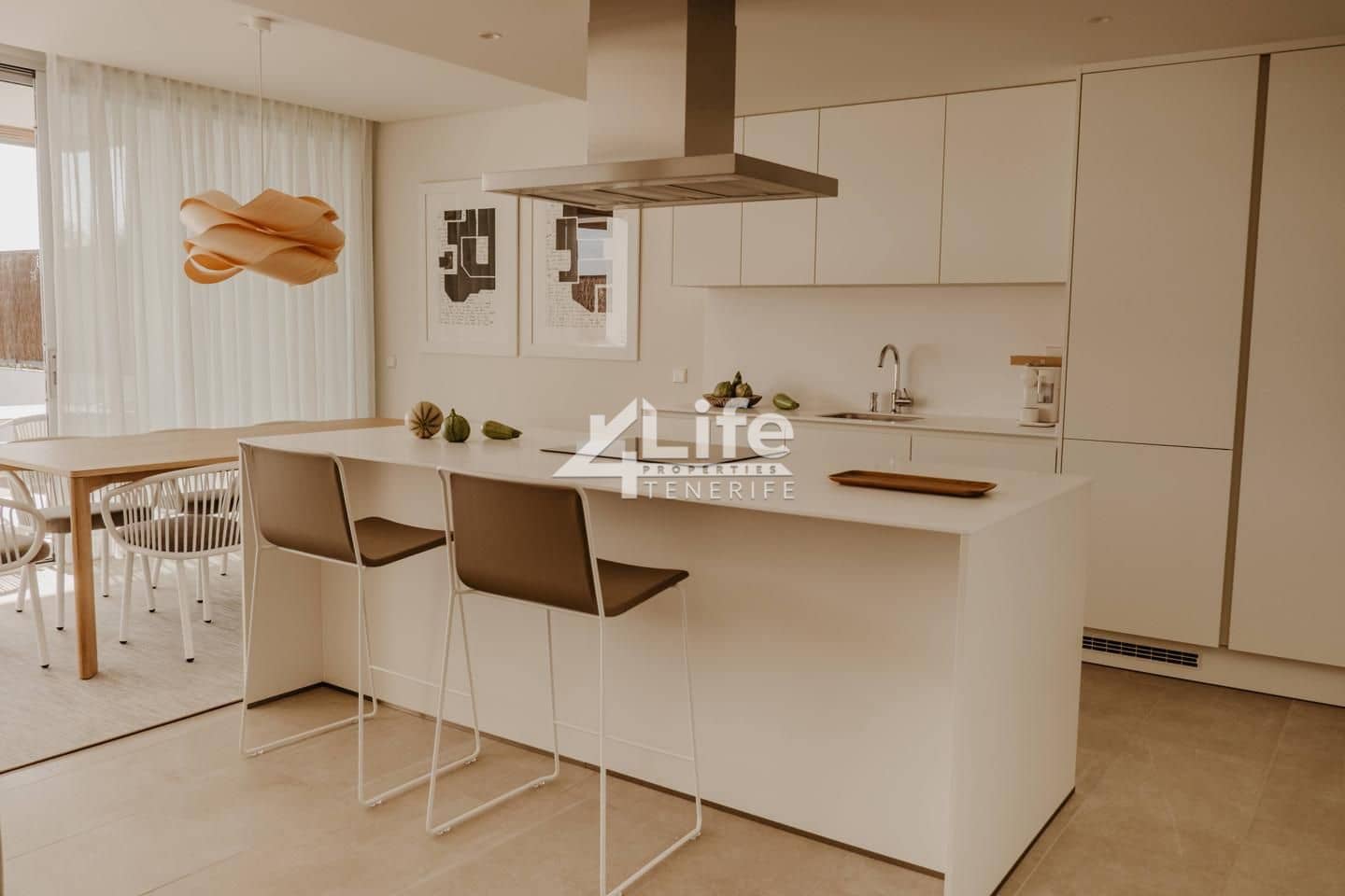 3 Zimmer Wohnung zu verkaufen in Adeje mit Pool Garage - 1.600.000 € (Ref: 9897402)