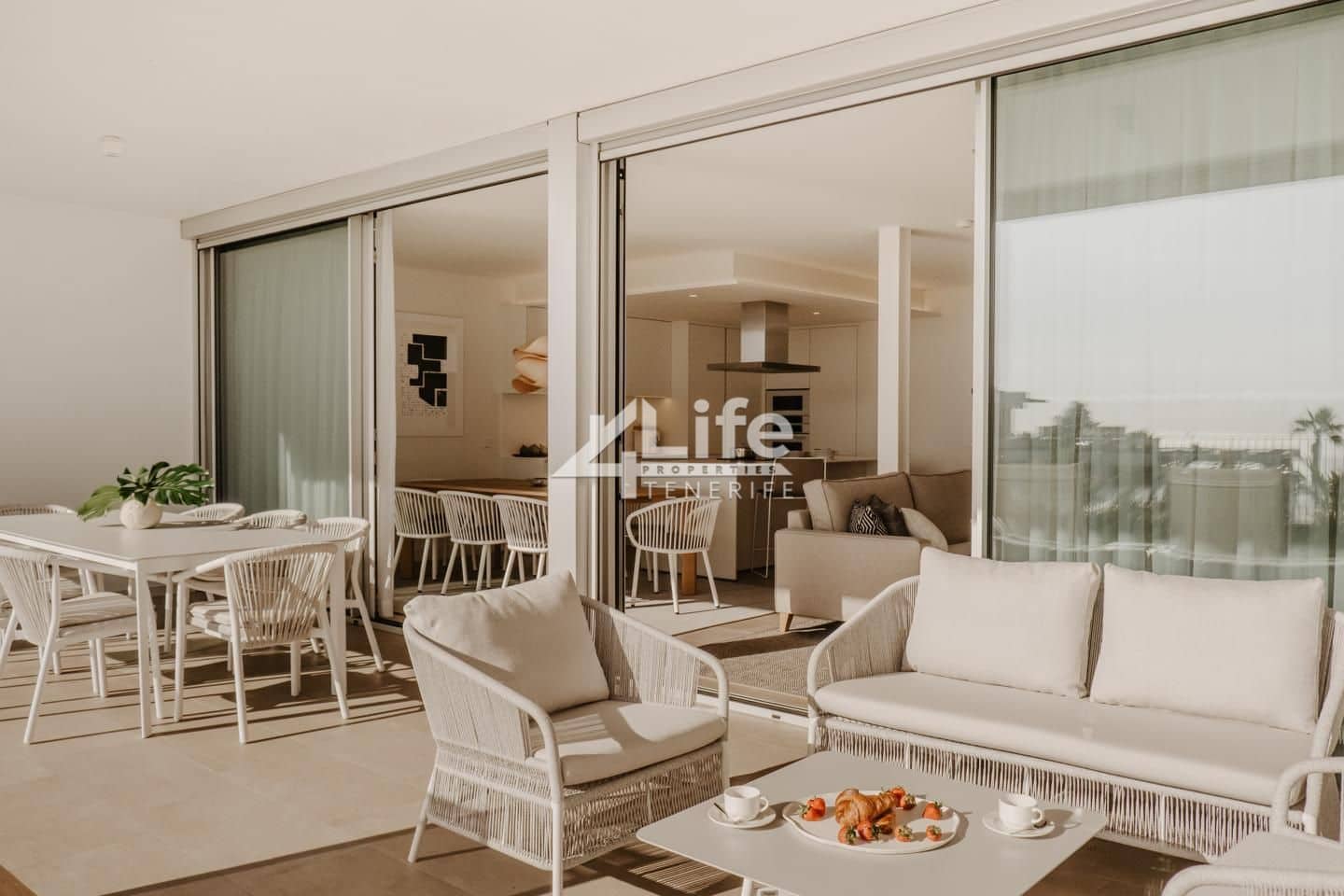 3 Zimmer Wohnung zu verkaufen in Adeje mit Pool Garage - 1.600.000 € (Ref: 9897402)