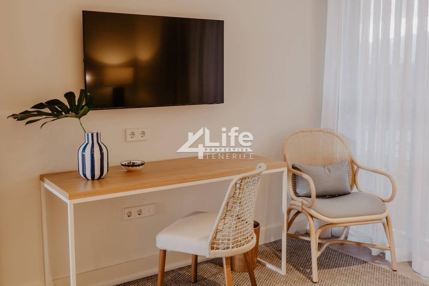 3 Zimmer Wohnung zu verkaufen in Adeje mit Pool Garage - 1.600.000 € (Ref: 9897402)