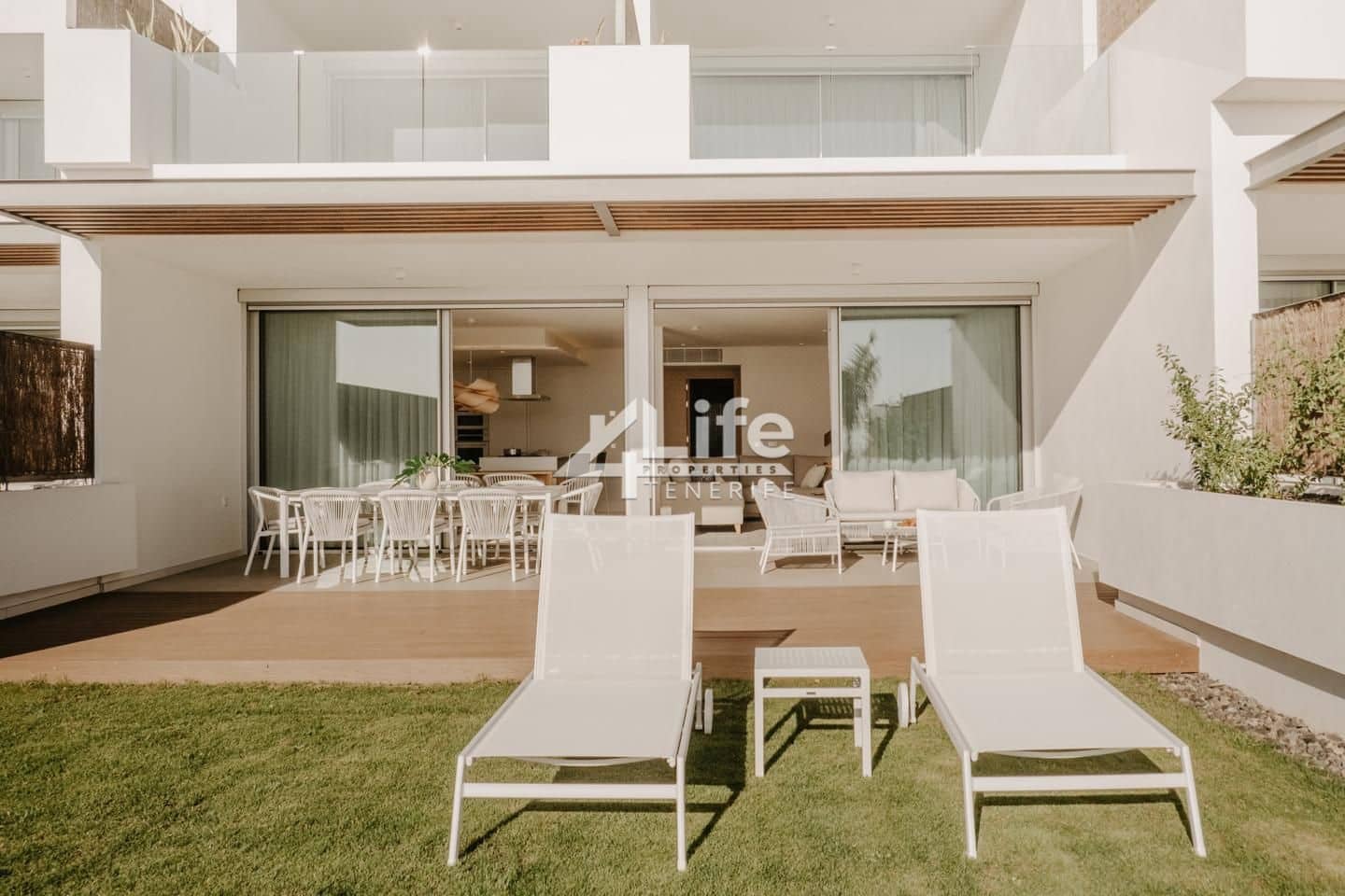 3 Zimmer Wohnung zu verkaufen in Adeje mit Pool Garage - 1.600.000 € (Ref: 9897402)