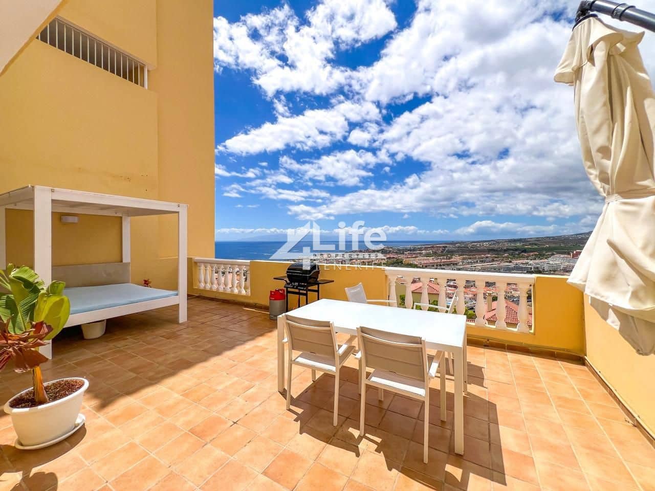 2 soverom Leilighet til salgs i Costa Adeje med svømmebasseng - € 435 000 (Ref: 9899811)