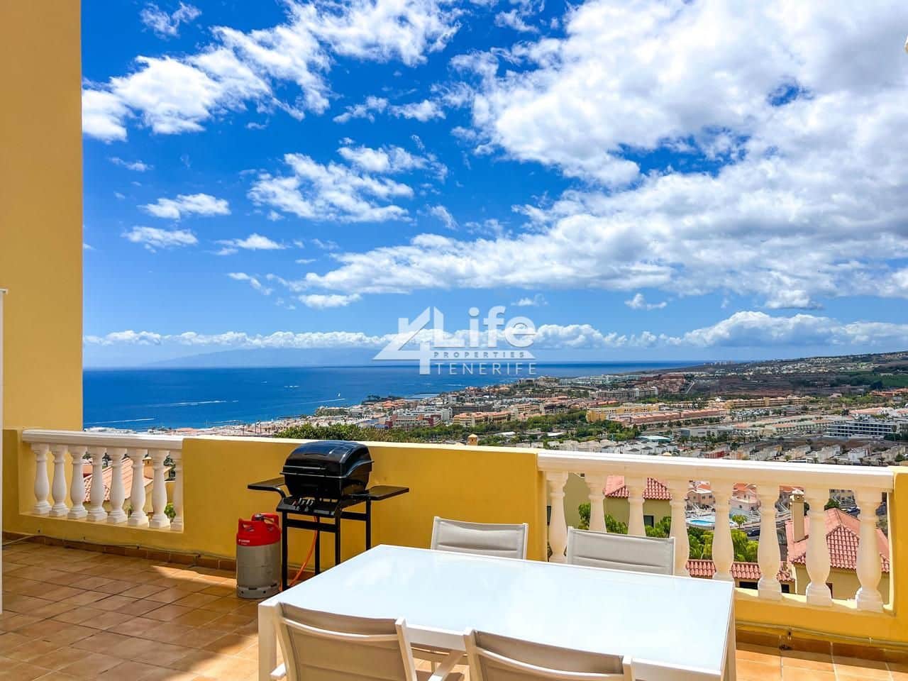 2 soverom Leilighet til salgs i Costa Adeje med svømmebasseng - € 435 000 (Ref: 9899811)