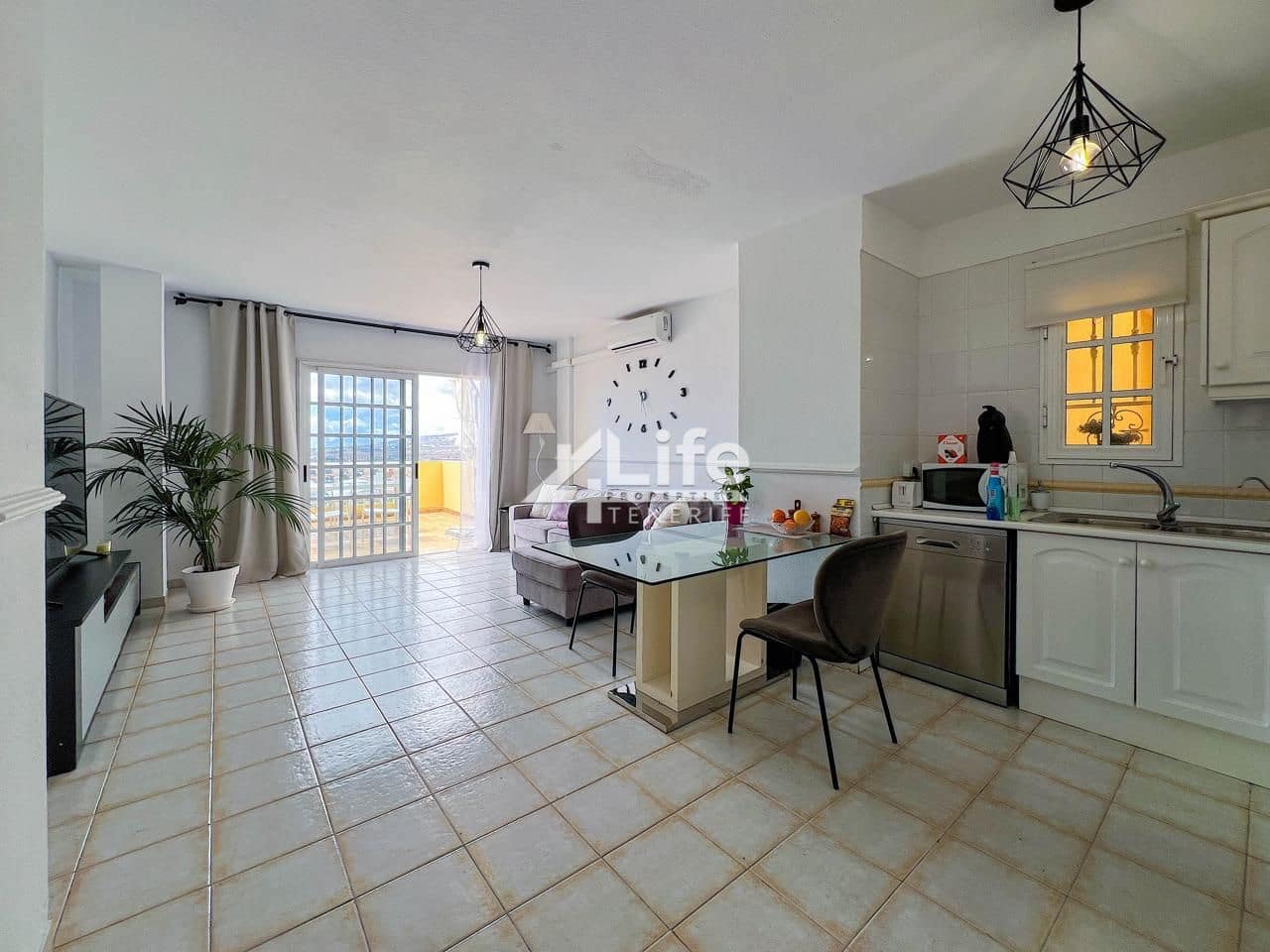 2 soverom Leilighet til salgs i Costa Adeje med svømmebasseng - € 435 000 (Ref: 9899811)