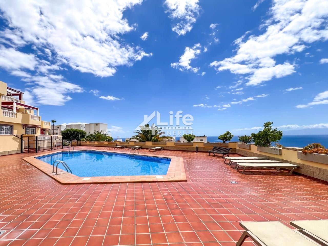2 soverom Leilighet til salgs i Costa Adeje med svømmebasseng - € 435 000 (Ref: 9899811)