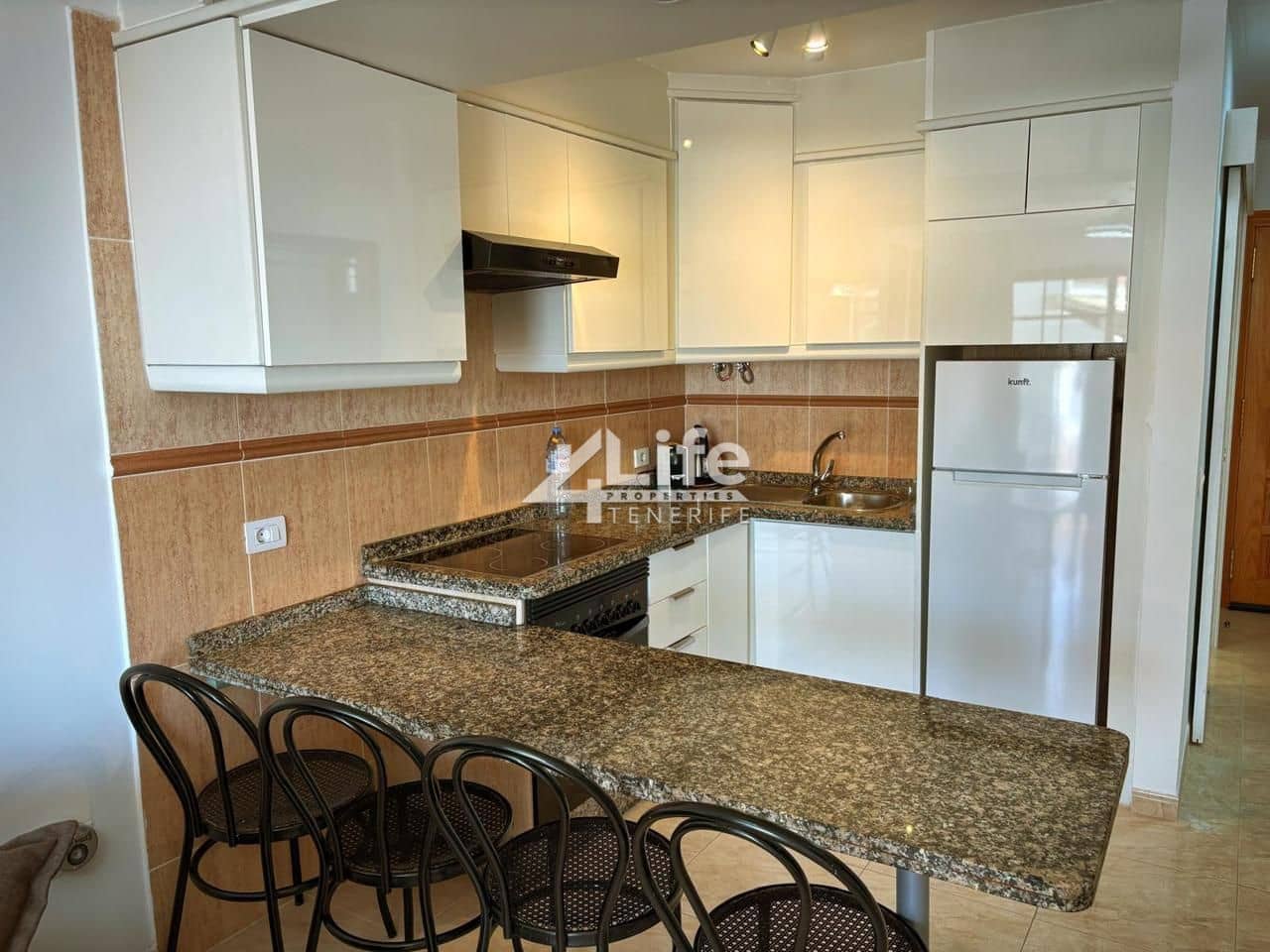 2 bedroom Flat for sale in Costa Adeje with pool - € 395,000 (Ref: 9899812)
