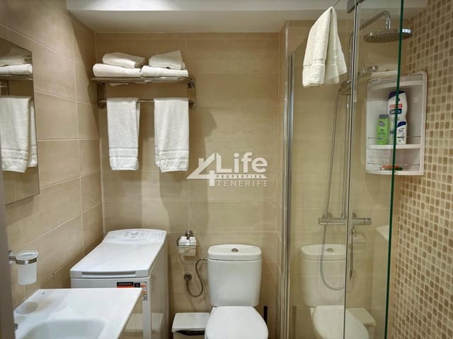 2 makuuhuone Asunto myytävänä paikassa San Eugenio Bajo, Adeje mukana uima-altaan - 395 000 € (Ref: 9899812)