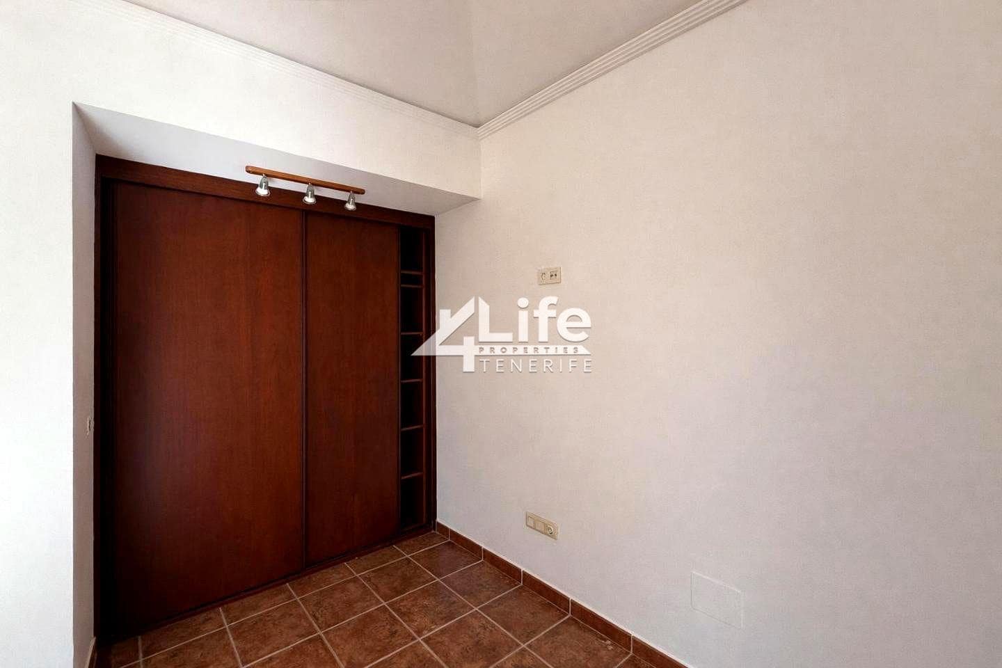 4 sypialnia Willa na sprzedaż w Granadilla de Abona z basenem garażem - 545 000 € (Ref: 9950744)