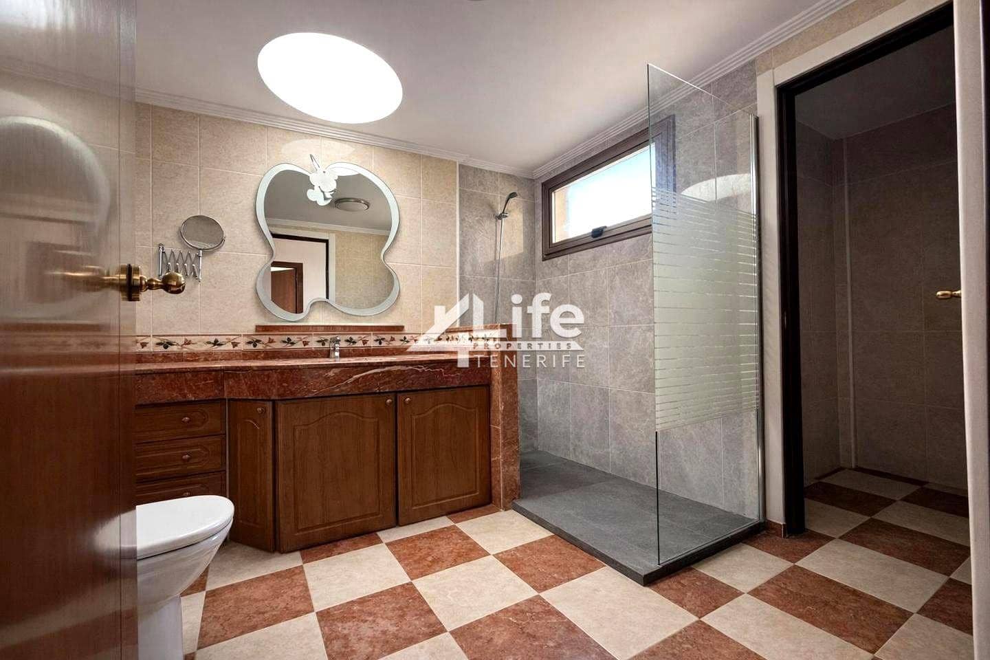 4 sypialnia Willa na sprzedaż w Granadilla de Abona z basenem garażem - 545 000 € (Ref: 9950744)