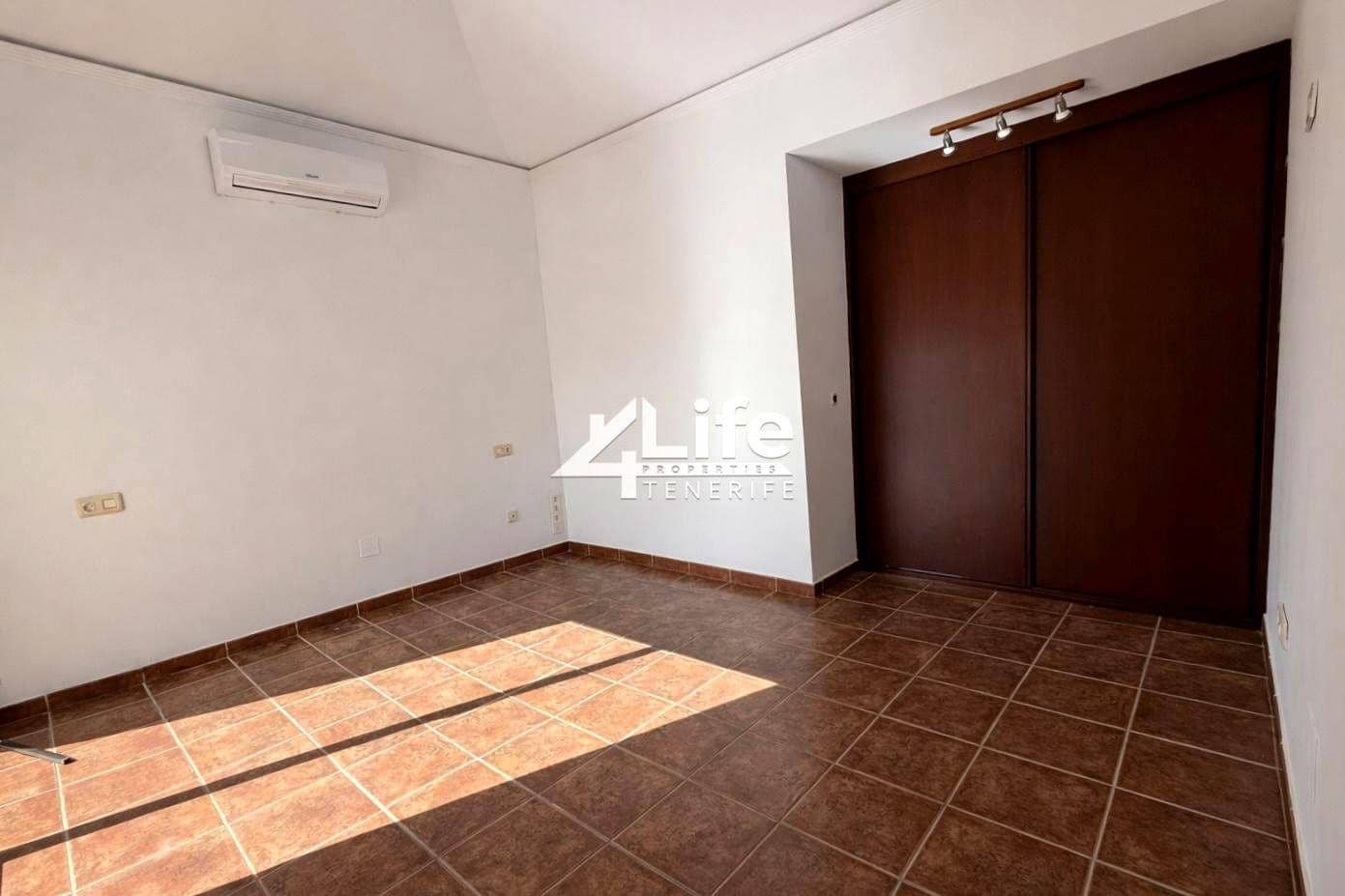 4 sypialnia Willa na sprzedaż w Granadilla de Abona z basenem garażem - 545 000 € (Ref: 9950744)