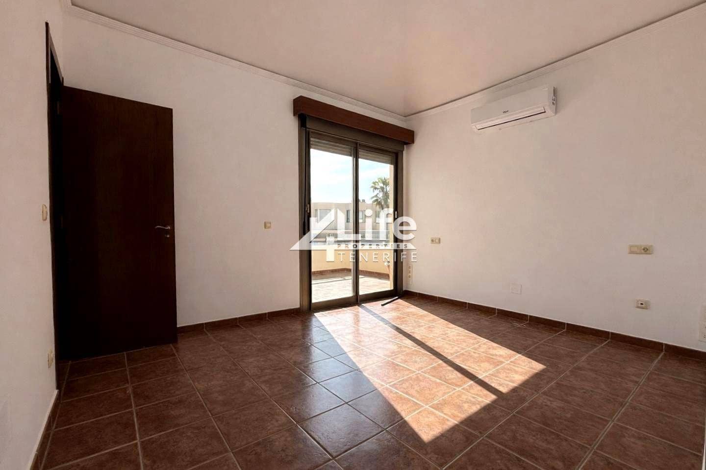 4 sypialnia Willa na sprzedaż w Granadilla de Abona z basenem garażem - 545 000 € (Ref: 9950744)