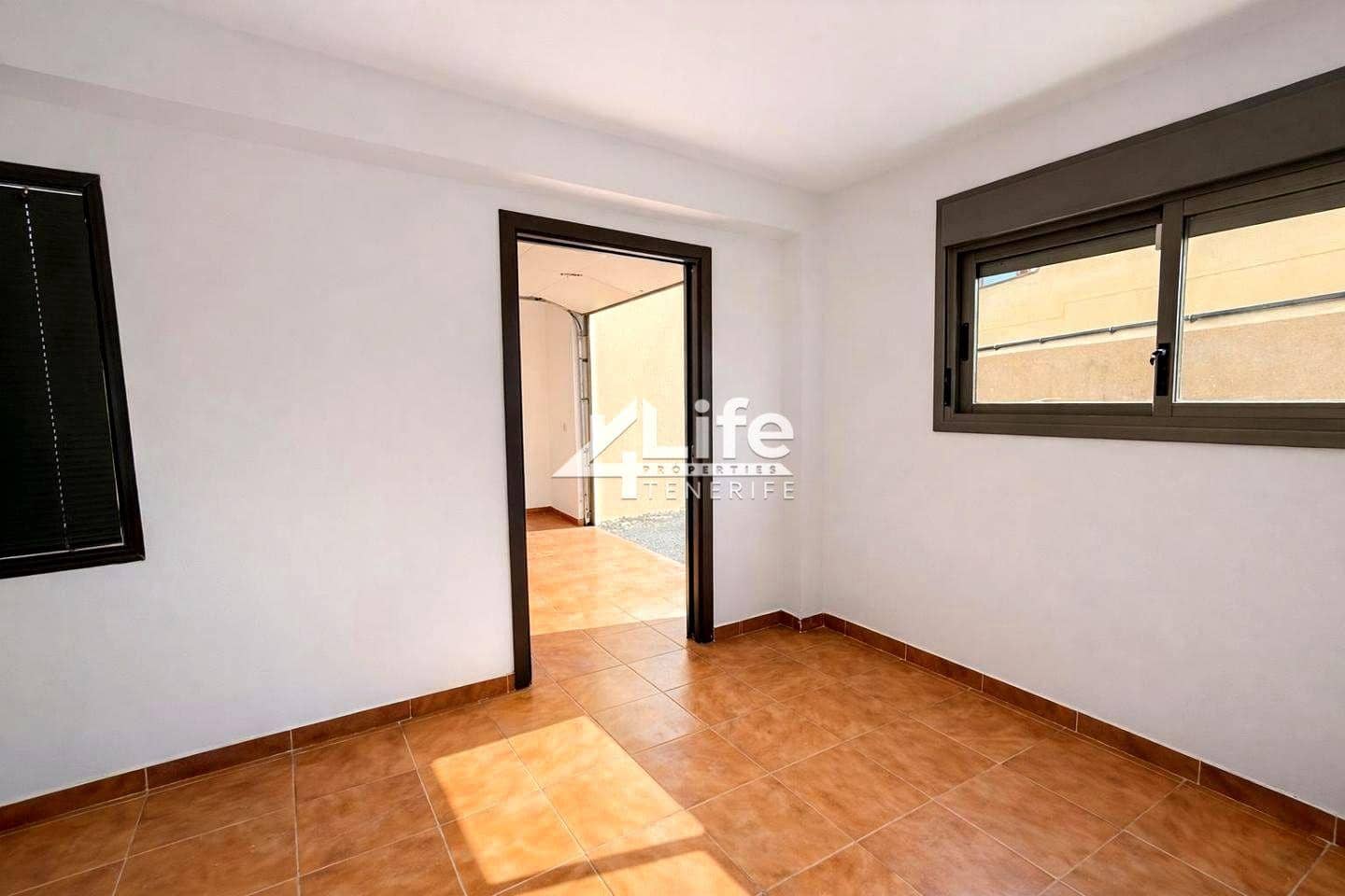 4 sypialnia Willa na sprzedaż w Granadilla de Abona z basenem garażem - 545 000 € (Ref: 9950744)