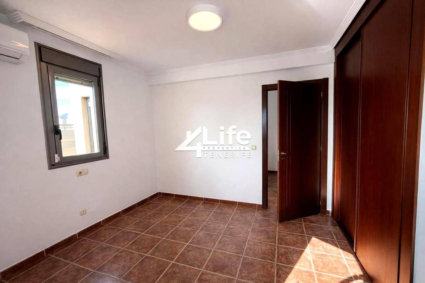 4 sypialnia Willa na sprzedaż w Granadilla de Abona z basenem garażem - 545 000 € (Ref: 9950744)