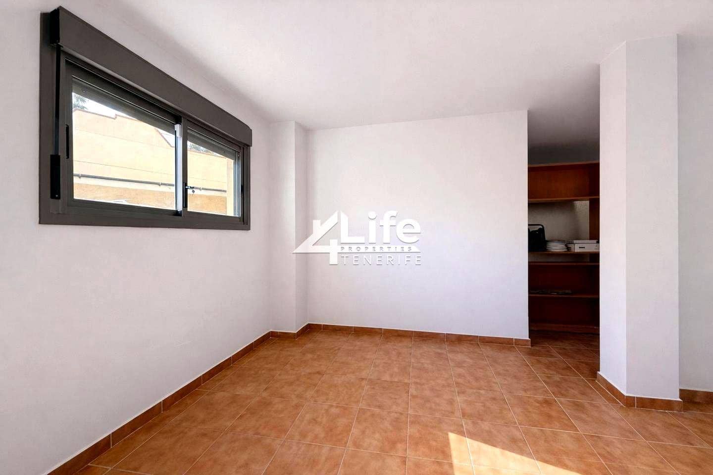 4 sypialnia Willa na sprzedaż w Granadilla de Abona z basenem garażem - 545 000 € (Ref: 9950744)