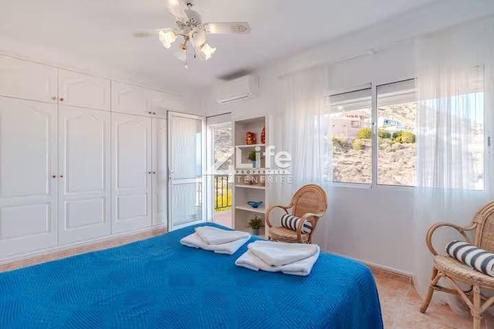 Piso de 2 habitaciones en Costa Adeje en alquiler con piscina garaje - 2.500 € (Ref: 9979223)