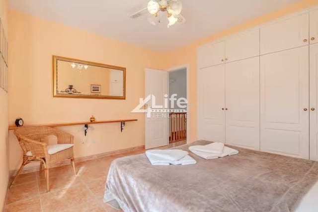Piso de 2 habitaciones en Torviscas Centro y Alto, Adeje en alquiler - 2.150 € (Ref: 9979223)