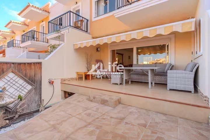 Piso de 2 habitaciones en Costa Adeje en alquiler con piscina garaje - 2.500 € (Ref: 9979223)