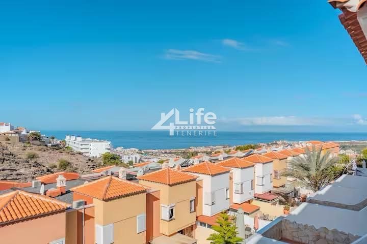Piso de 2 habitaciones en Costa Adeje en alquiler con piscina garaje - 2.500 € (Ref: 9979223)