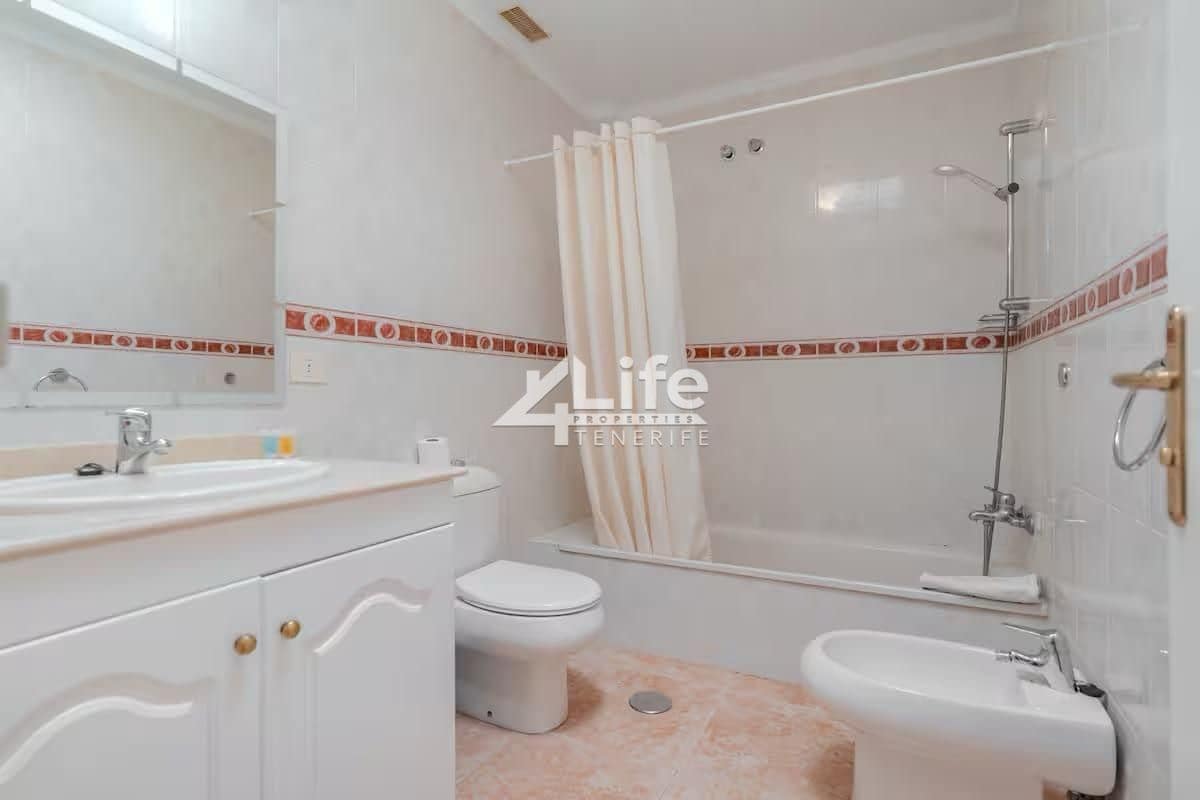 Piso de 2 habitaciones en Costa Adeje en alquiler con piscina garaje - 2.500 € (Ref: 9979223)