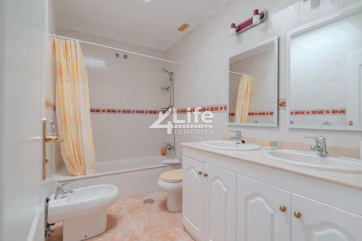 Piso de 2 habitaciones en Costa Adeje en alquiler con piscina garaje - 2.500 € (Ref: 9979223)