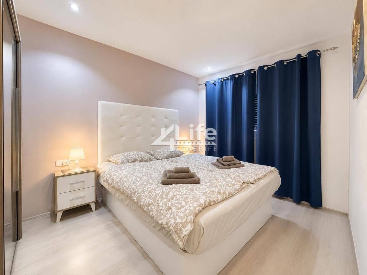 1 soveværelse Lejlighed til salg i Los Cristianos med swimmingpool garage - € 349.900 (Ref: 9999161)