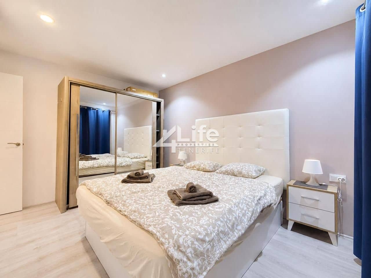 1 soveværelse Lejlighed til salg i Los Cristianos med swimmingpool garage - € 349.900 (Ref: 9999161)