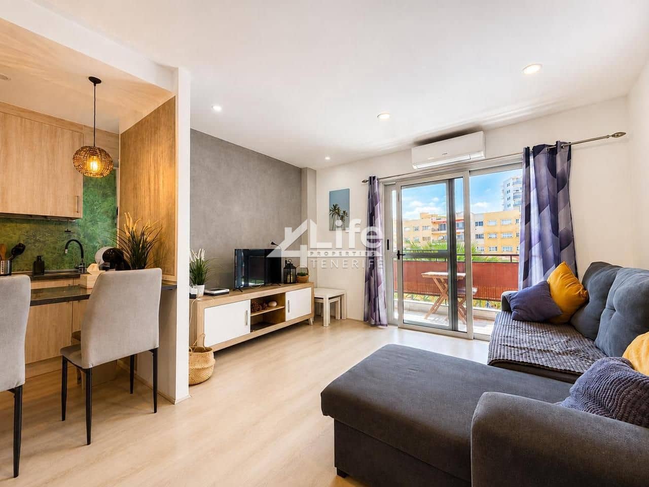 1 soveværelse Lejlighed til salg i Los Cristianos med swimmingpool garage - € 349.900 (Ref: 9999161)