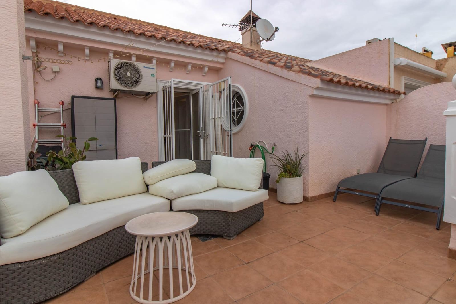 3 sypialnia Dom blizniak na sprzedaż w Torrevieja z basenem - 320 000 € (Ref: 8714728)