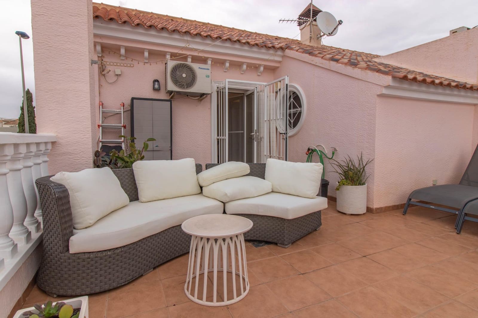 3 sypialnia Dom blizniak na sprzedaż w Torrevieja z basenem - 320 000 € (Ref: 8714728)