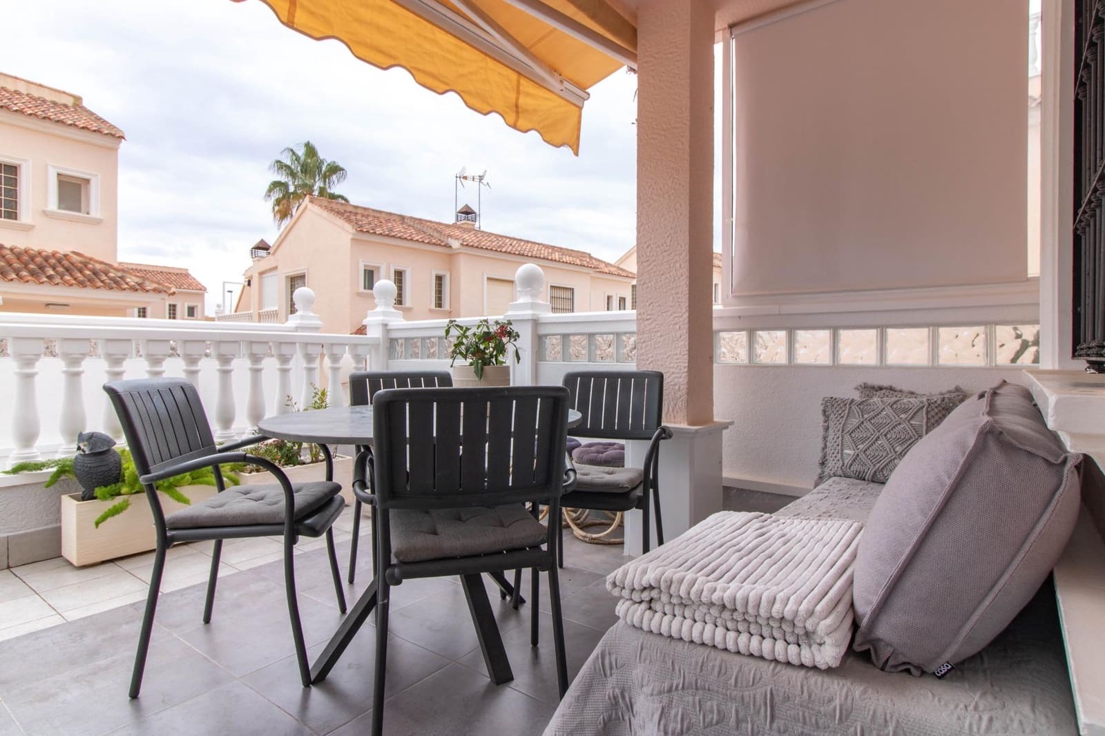 3 sypialnia Dom blizniak na sprzedaż w Torrevieja z basenem - 320 000 € (Ref: 8714728)