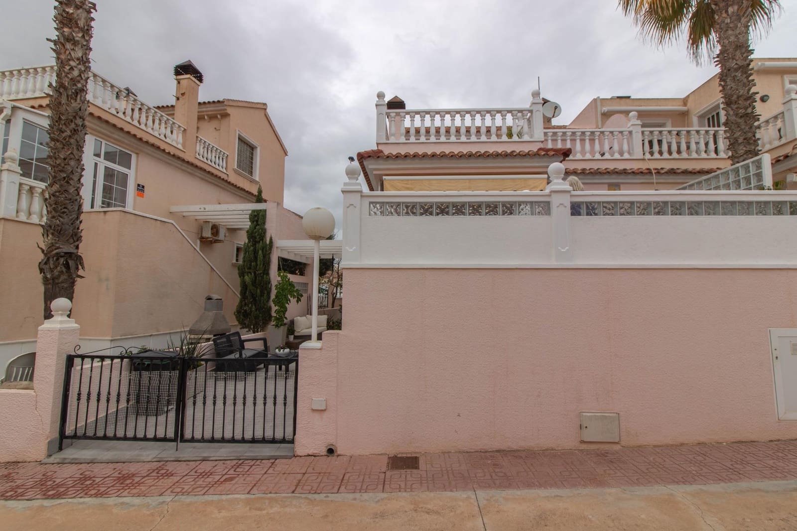 3 sypialnia Dom blizniak na sprzedaż w Torrevieja z basenem - 320 000 € (Ref: 8714728)
